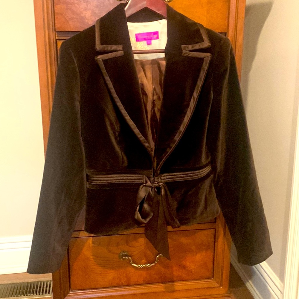 Narcisa Lang brown velour fully lined cropped blazer. Size Large.